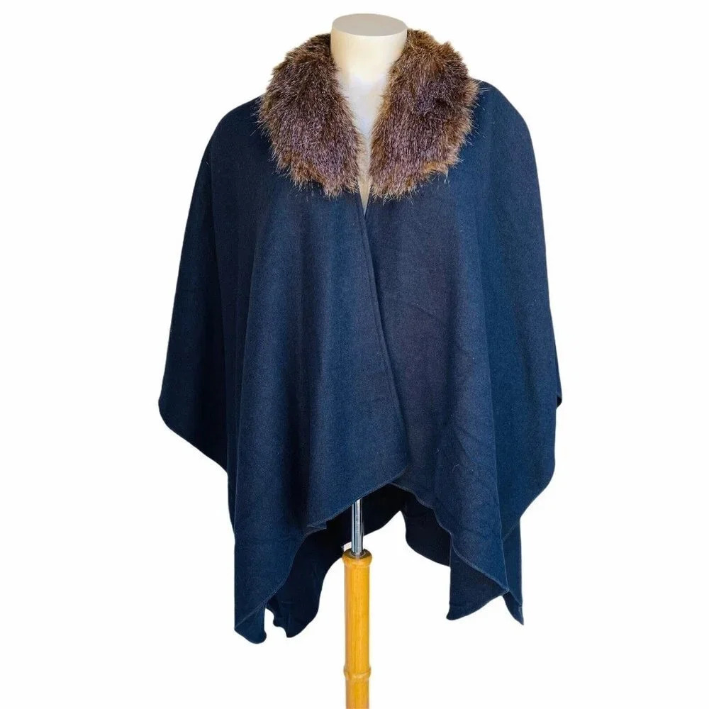 KATE & MALLORY Women’s One Size Navy Blue Golden Faux Fur Collar Poncho